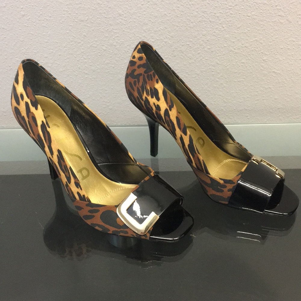 Unisa Lepoard Open Toe Pumps